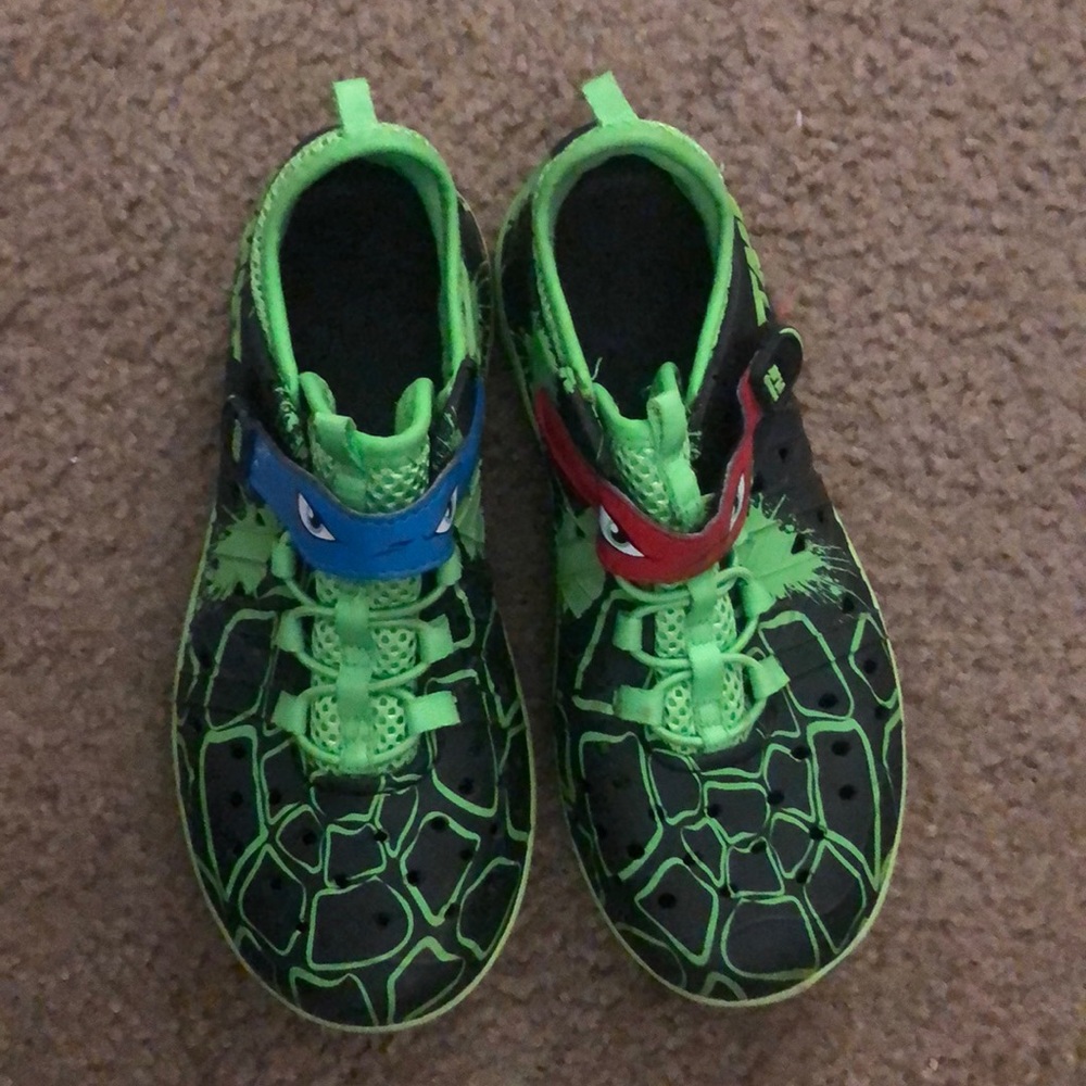 Boys shoes
